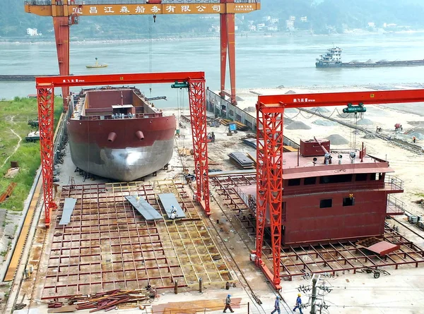 Buque Está Construyendo Astillero Orillas Del Río Yangtze Ciudad Yichang — Foto de Stock