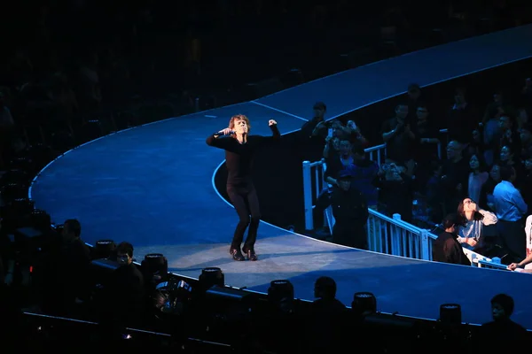 イギリスのロックバンド ローリング ストーンズのミック ジャガーが 2014 日世界ツアー 上海での火の のコンサートで実行します — ストック写真
