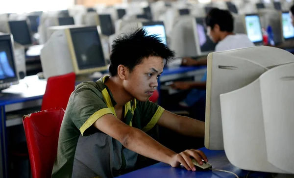 Chińscy Studenci Uczą Się Umiejętności Komputerowych Sali Komputerowej Lanxiang Vocational — Zdjęcie stockowe