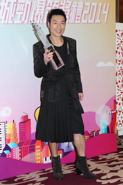 Cantor Hong Kong Andy Hui Posa Com Seu Troféu Durante — Fotografia de Stock