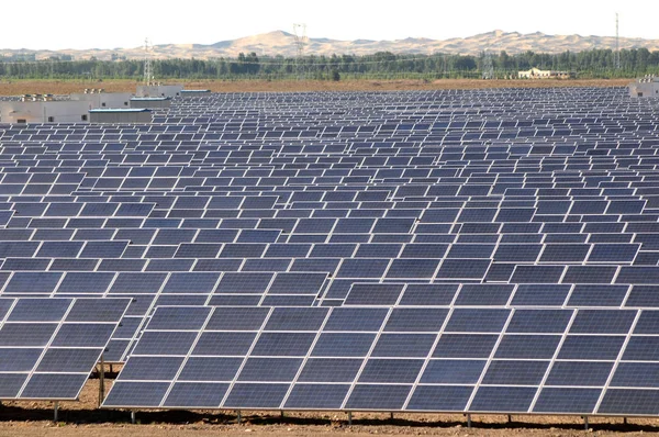 Vista Los Paneles Solares Una Central Fotovoltaica Condado Gaotai Noroeste —  Fotos de Stock