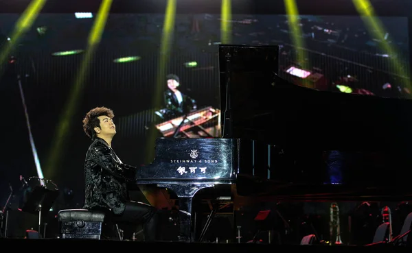 콘서트 2014 후베이 시에서 피아니스트 — 스톡 사진