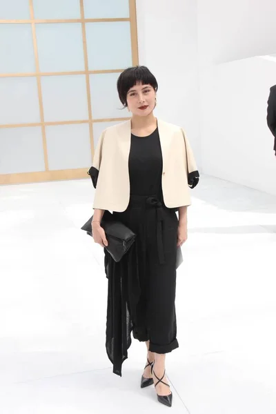 香港女優ジョシー マカオのカジノ王スタンレー ホーの娘に パリのファッションショー シャネル秋冬 2014 オートクチュール 2014 日出席します — ストック写真
