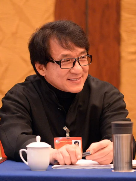 Ator Hong Kong Jackie Chan Sorri Para Uma Discussão Painel — Fotografia de Stock