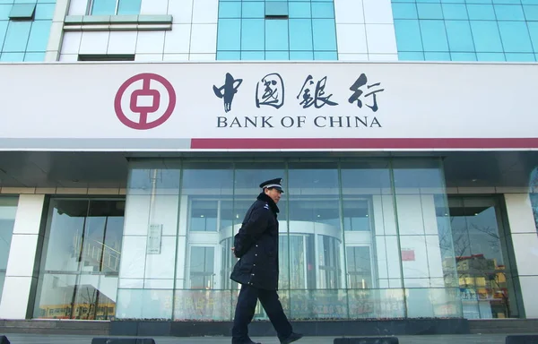 Biztonsági Járőrök Előtt Egy Ága Bank China Boc Rizhao Város — Stock Fotó