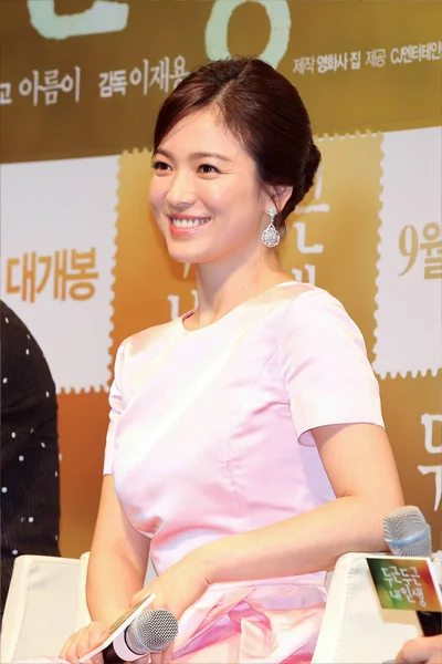 2014年8月4日 韩国女星宋惠京在韩国首尔为她的新片 我的触心后的生活 举行的新闻发布会上微笑 — 图库照片