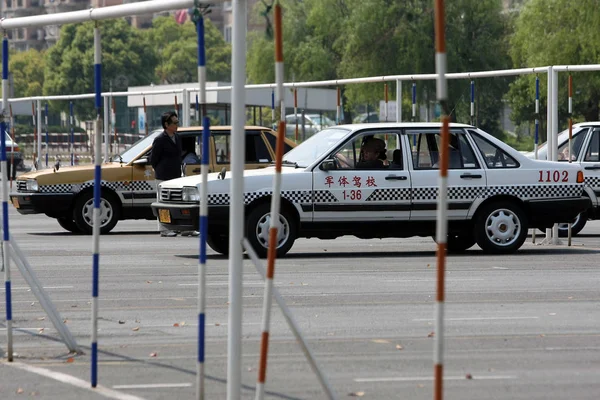 Des Étudiants Chinois Apprennent Conduire Lors Une Séance Formation Dans — Photo