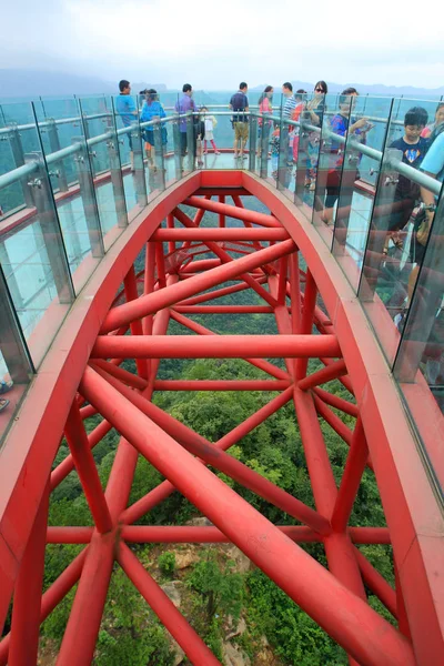 Turistler Huangshui National Forest Park Manzara Dünyanın Uzun Cam Kapanır — Stok fotoğraf