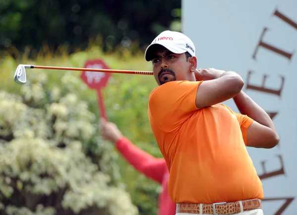 2014年10月26日在中国澳门举行的澳门威尼斯人高尔夫公开赛上 印度高尔夫球手阿尼班 拉希里开球 — 图库照片