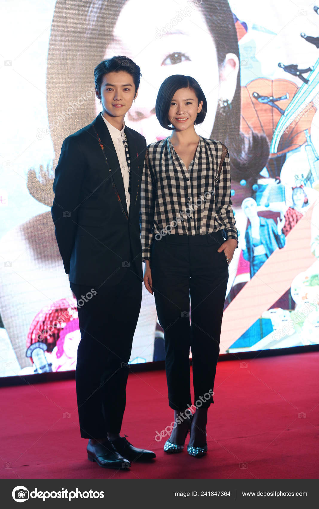 Chinese Actress Yang Zishan Right Poses Chinese Actor Singer Han Stock Editorial Photo C Chinaimages