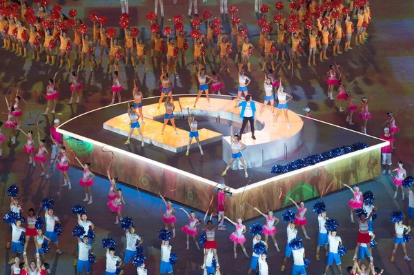 Kinesiska Underhållare Utföra Avslutningsceremonin För 2014 Ungdom Olympiska Sommarspelen Nanjing — Stockfoto