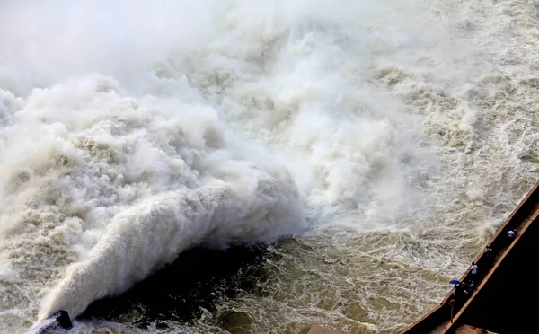 Water Stroomt Uit Sanmenxia Dam Yellow River Tijdens Een Sediment — Stockfoto