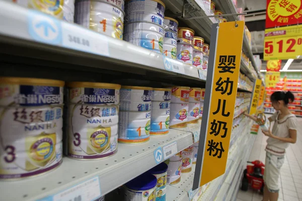 Tins Nestle Baby Formel Till Salu Stormarknad Nantong City East — Stockfoto