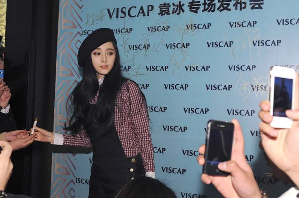Chinese Actress Fan Bingbing Center Poses She Arrives Viscap Fashion — Stock Photo, Image