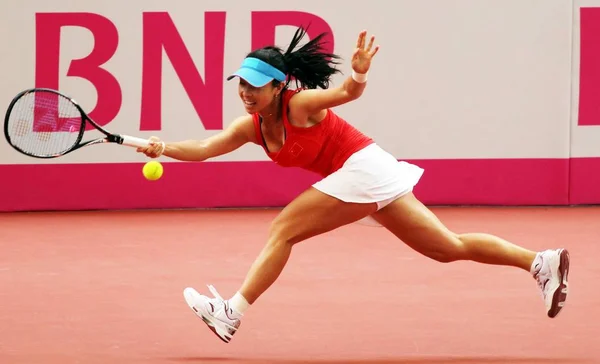 Chinas Tennisspielerin Zheng Jie Gibt Einen Schuss Während Eines Gruppenspiels — Stockfoto