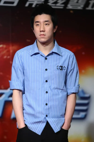 2012年6月4日 功夫明星成龙的儿子香港演员成龙出席他的电影 双重麻烦 的新闻发布会 — 图库照片
