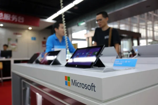 Microsoft Surface Pro Планшетний Продається Магазині Шанхаї Китай Вересня 2014 — стокове фото