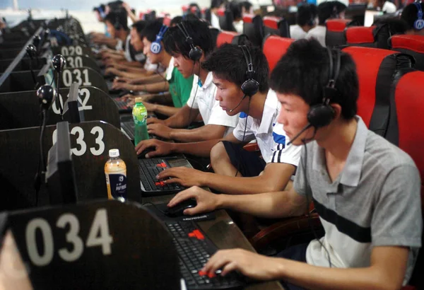 Internautas Chineses Jogar Jogos Online Navegar Internet Café Internet Quanzhou — Fotografia de Stock