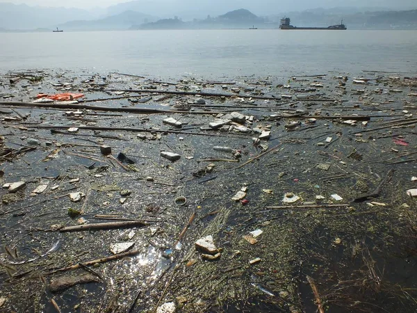 Veduta Della Spazzatura Galleggiante Sul Fiume Yangtze Nel Serbatoio Delle — Foto Stock