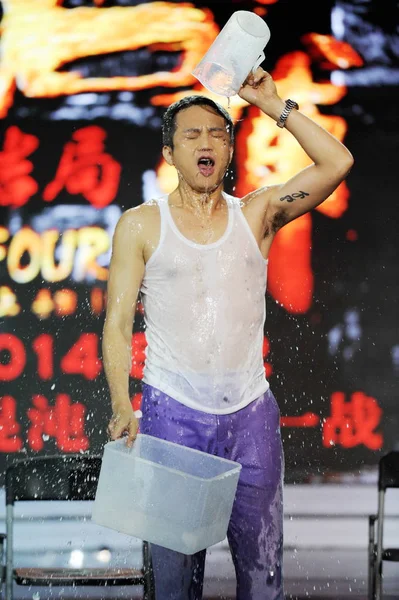 Actor Chino Deng Chao Enfrenta Ice Bucket Challenge Durante Una — Foto de Stock