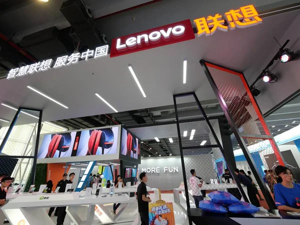 Ludzie Odwiedzić Stoisko Lenovo Podczas Expo Mieście Guangzhou Południowych Chinach — Zdjęcie stockowe