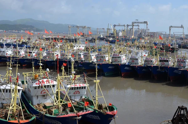 漁船が港に台風 Soulik ウェンリン市 東中国浙江省 2013 日に近づくにつれ ドッキングされて — ストック写真