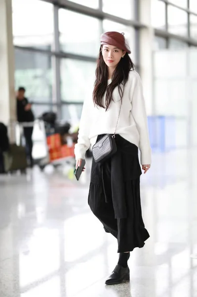 中国歌手 女演员王菲菲 专业知名 曾是韩国女孩团体 于2019年1月30日抵达中国上海浦东国际机场 — 图库照片