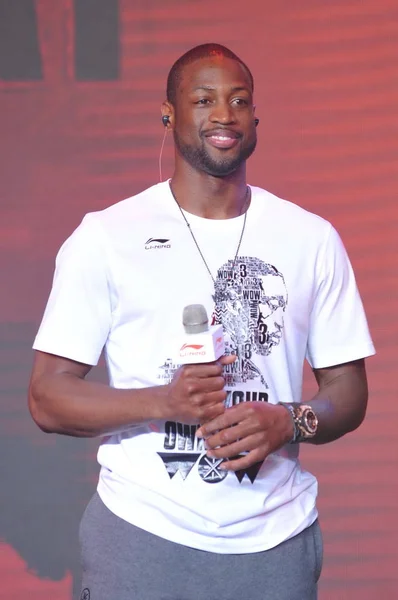 Giocatore Basket Americano Dwyane Wade Sorride Durante Una Conferenza Stampa — Foto Stock