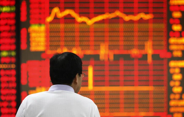 Investor Cina Melihat Harga Saham Merah Untuk Kenaikan Harga Dan — Stok Foto