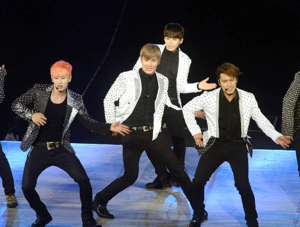 Miembros Del Grupo Surcoreano Super Junior Actúan Durante Concierto Taipei — Foto de Stock