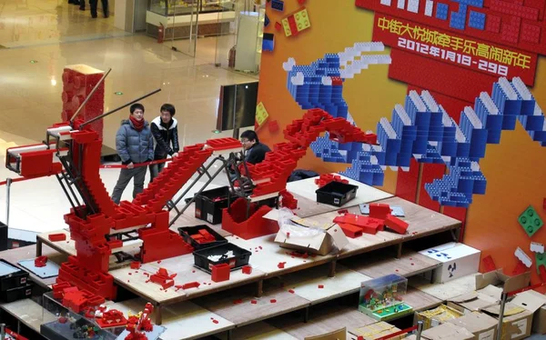 Widok Smoka Zbudowanego Kamieni Lego Centrum Handlowym Shenyang Północno Wschodniej — Zdjęcie stockowe