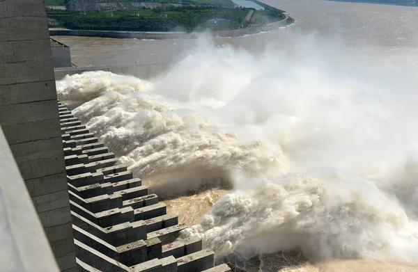 Floodwater Tör Három Szoros Gát Yantze Folyó Yichang Város Közép — Stock Fotó