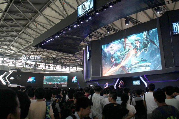 Los Visitantes Congregan Stand Blizzard Entertainment Durante 12ª China Digital — Foto de Stock