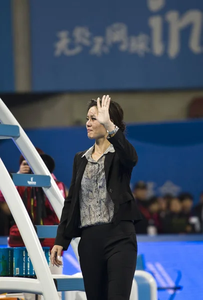 Die Chinesische Tennisspielerin Winkt Während Ihrer Verabschiedungszeremonie Beim China Open — Stockfoto