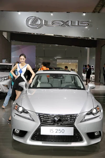 Modell Jelent Lexus 250 Alatt China Guangzhou Nemzetközi Automobil Kiállítás — Stock Fotó