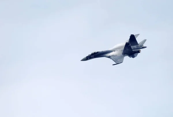 Een Russische Sukhoi Straaljager Presteert Tijdens Een Demonstratie Vlucht Vóór — Stockfoto