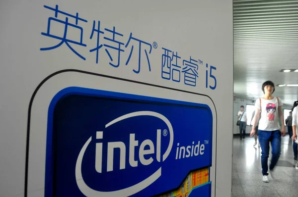 Annons För Intel Core Ses Tunnelbanestation Shanghai Kina Maj 2013 — Stockfoto