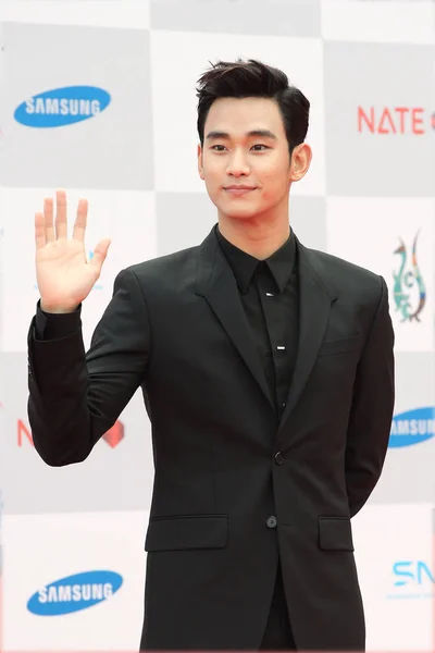 Acteur Sud Coréen Kim Soo Hyun Ondule Sur Tapis Rouge — Photo