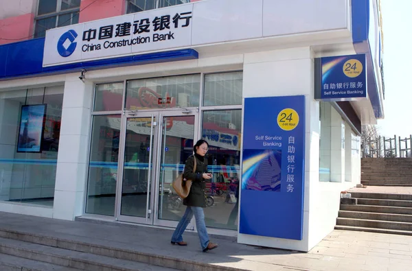 Gyalogos Elsétál Ága Kína Építőipari Bank Ccb Rizhao Város Kelet — Stock Fotó