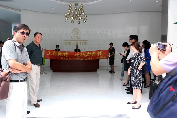 Investidores Chineses Protestam Salão Uma Filial Icbc Banco Industrial Comercial — Fotografia de Stock
