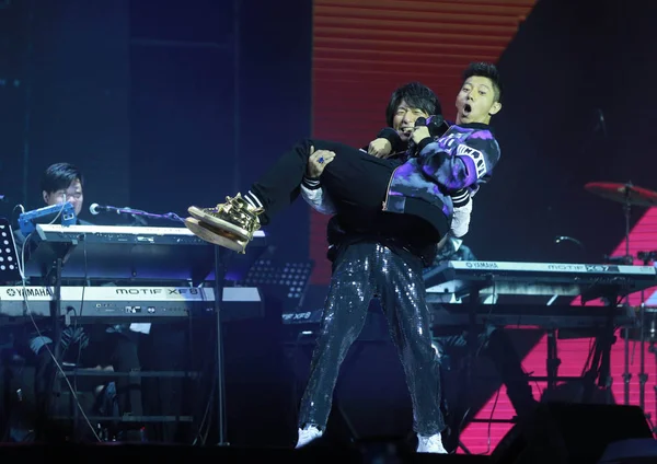 Chen Yufan Geri Haiquan Çin Pop Düet Quan Onların Konserinde — Stok fotoğraf