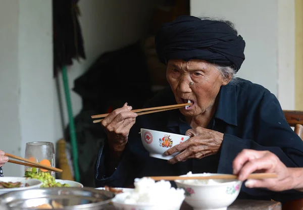 Суцин 116 Летняя Женщина Старейшая Мире Обедает Своем Доме Округе — стоковое фото