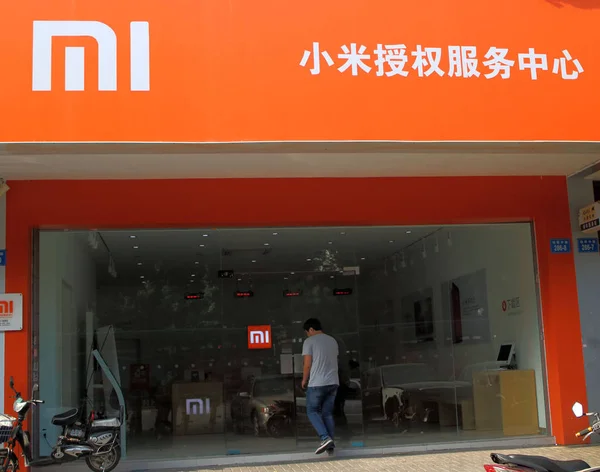 Cliente Ingresa Centro Servicio Autorizado Teléfonos Inteligentes Xiaomi Ciudad Fuzhou — Foto de Stock