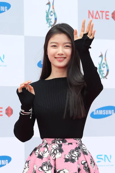 Atriz Sul Coreana Kim Yoo Jung Acena Tapete Vermelho Para — Fotografia de Stock