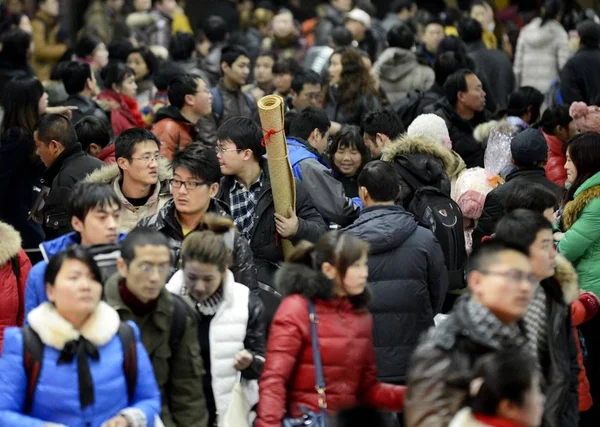 Kínai Utasok Akik Vissza Tavaszi Fesztivál Nyaralás Tömeg Hangzhou Railway — Stock Fotó