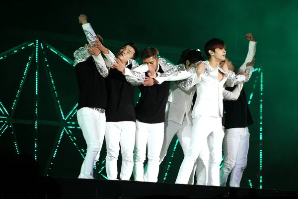 Členové Skupiny Jihokorejské Chlapec Tvxq Provádět Koncertě Smtown Live World — Stock fotografie
