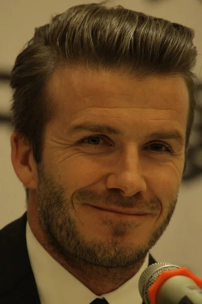 Engelsk Fotboll Superstjärnan David Beckham Ler Presskonferens Qingdao City Östra — Stockfoto