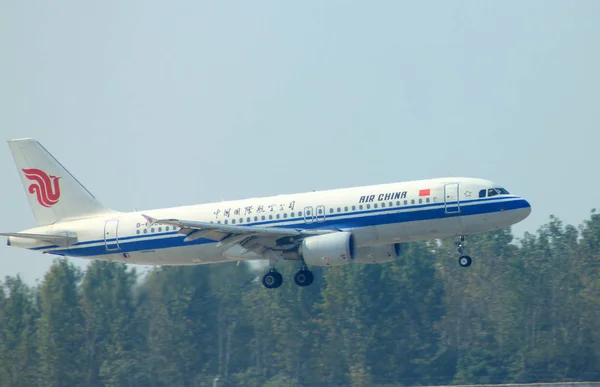 Repülőgép Air China Veszi Wuhan Tianhe Nemzetközi Repülőtér Wuhan Város — Stock Fotó