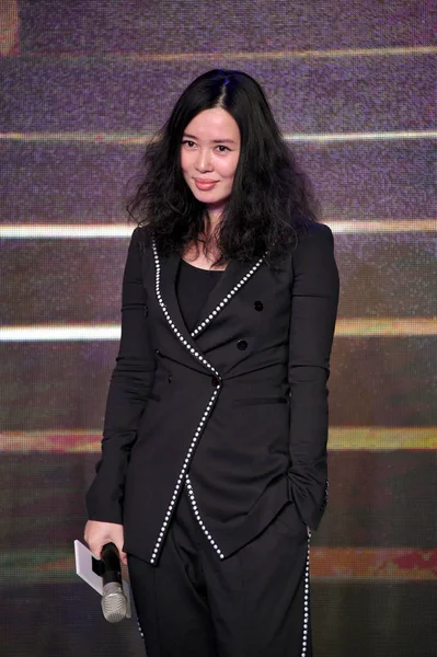 Aktris Tiongkok Nan Tersenyum Saat Konferensi Pers Untuk Film Barunya — Stok Foto