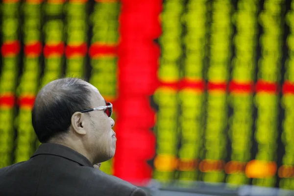 Chiński Inwestor Poglądów Cen Akcji Czerwony Wzrost Cen Zielone Ceny — Zdjęcie stockowe